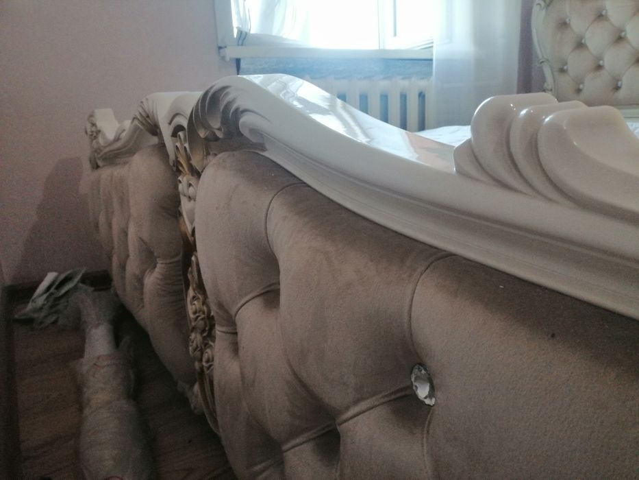 Спальный кровать