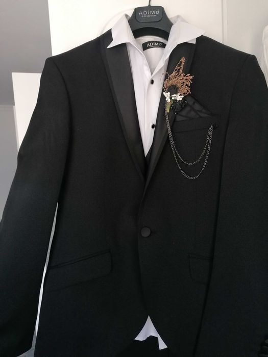 Мъжки официален костюм