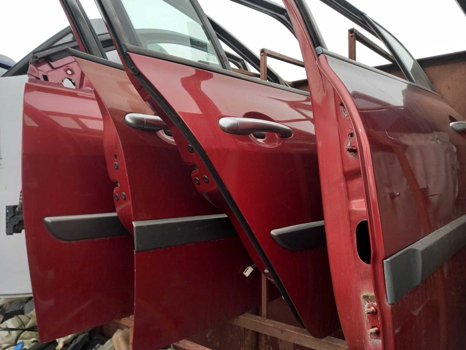 Renault Megane 2 hatchback, usa usi portiere, geam, geamuri, coltare.