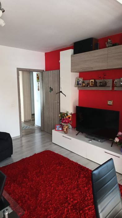 Vând apartament cu 3 camere