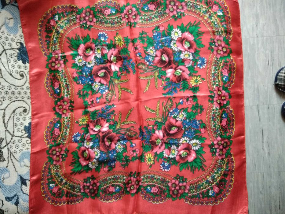 Продам платок атласный.