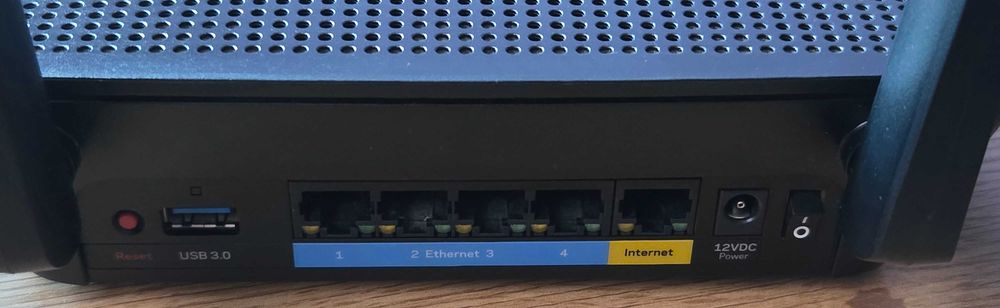 Рутер: Linksys EA8300 Max-Stream AC2200