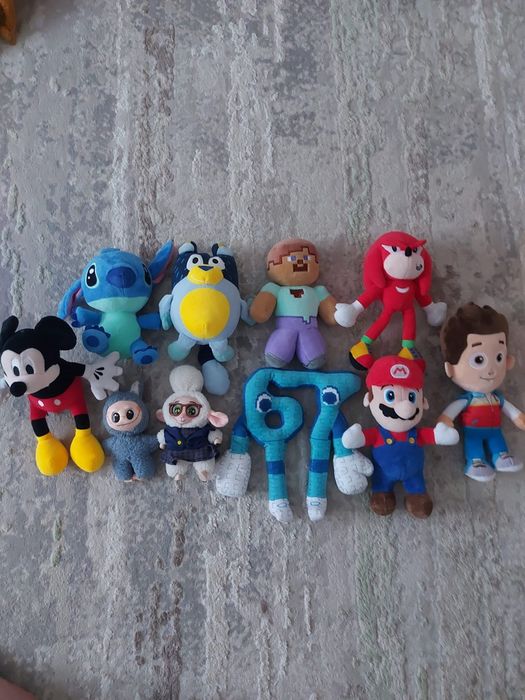 Lot 10 plusuri(50 lei)+figurine bluey(30)