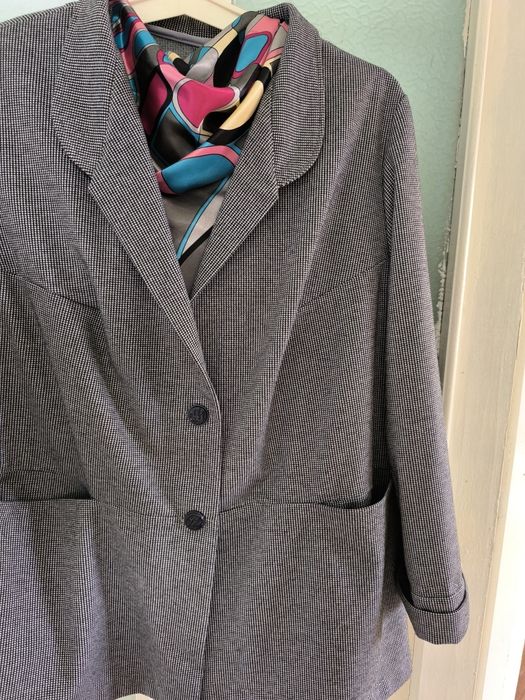 Пиджак женский в отличном состоянии 56 размер