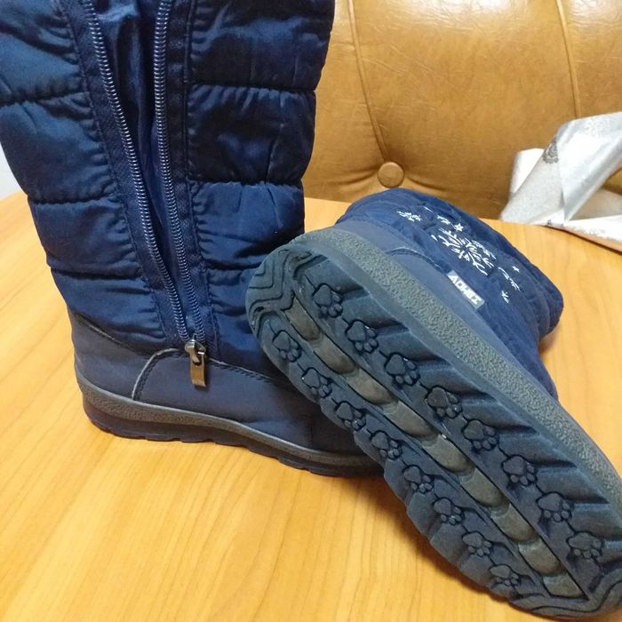 Продам сапожки размер 32,цена 1000тенге.