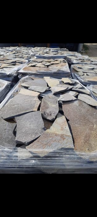 Piatra naturala lespezi.Gard.Trotuare.Lucrari Chirie Buldoescavator