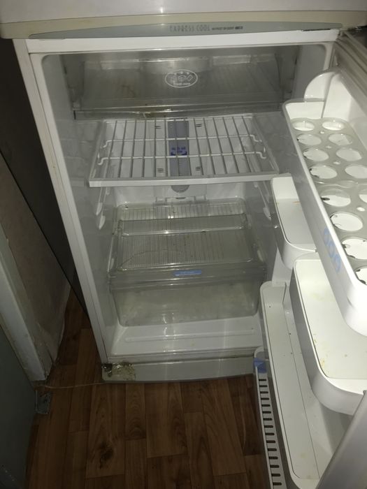 Холодилник буу работает