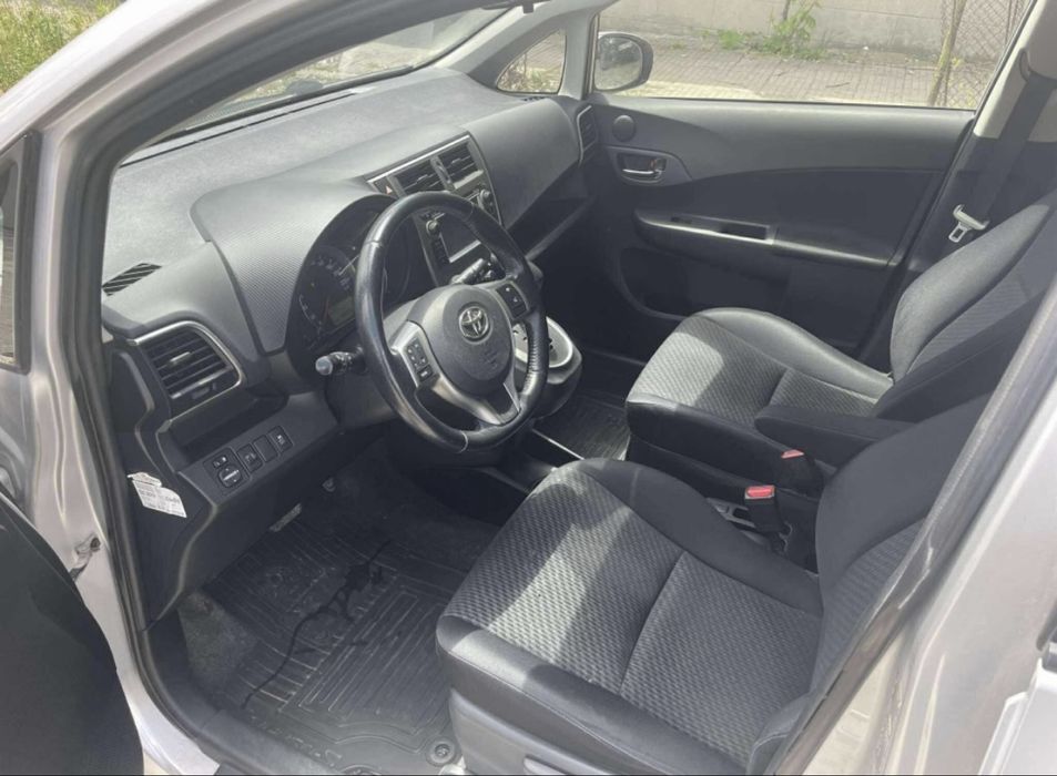 Toyota Verso S отличен, автомат