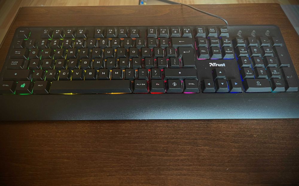 Геймърска клавиатура TRUST ZIVA – LED подсветка
