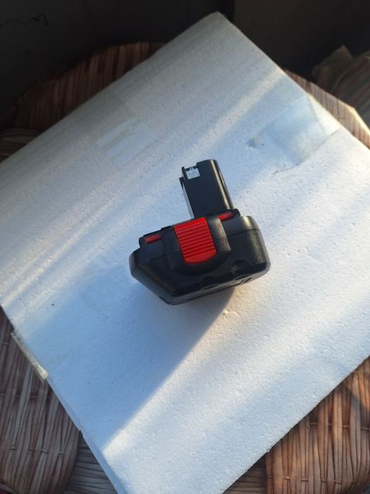 Винтоверт BOSH  със зарядно към него