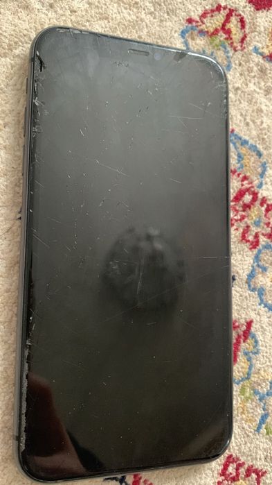 Продам Iphone 11 50тыс