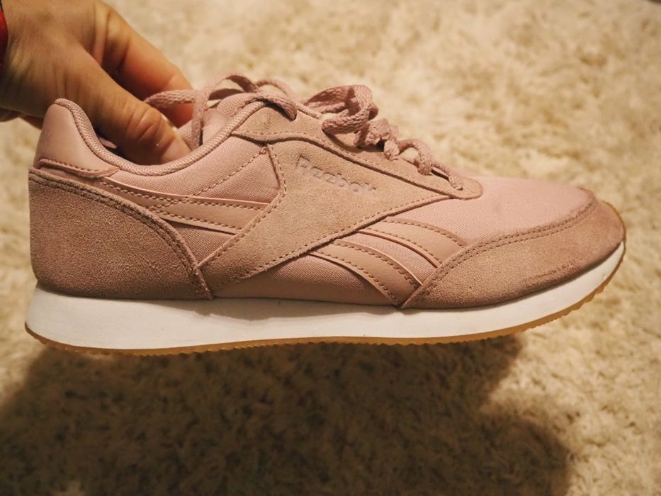 Vând adidași Reebok