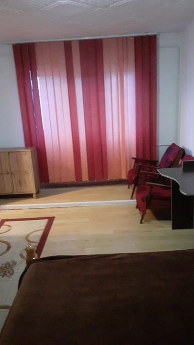 Inchiriez garsoniera ploiesti ( democratiei , sala doroftei)