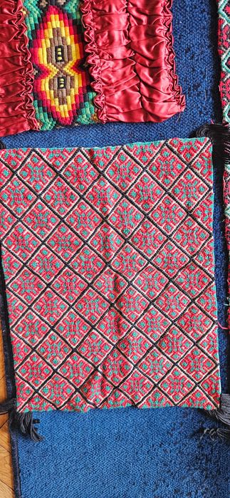 Ретро текстил с етно мотиви – калъфки, тишлайфер