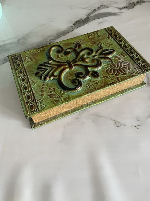 Продам шкатулку-книжку