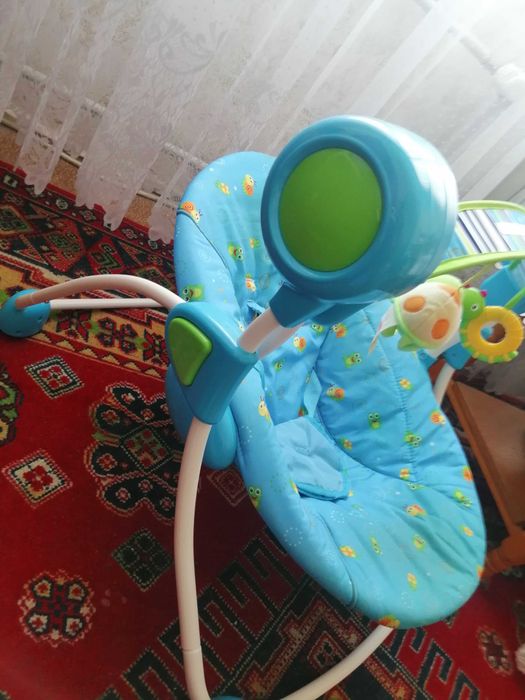 Шезлонг люлка музикален