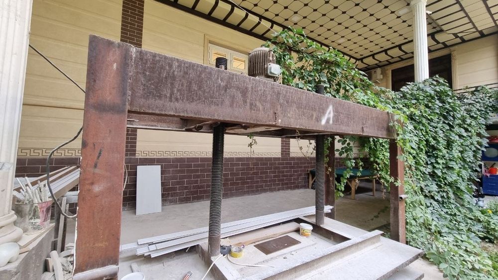 Eshik uchun Press