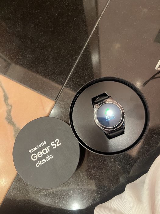 Часовник samsung Gear 2