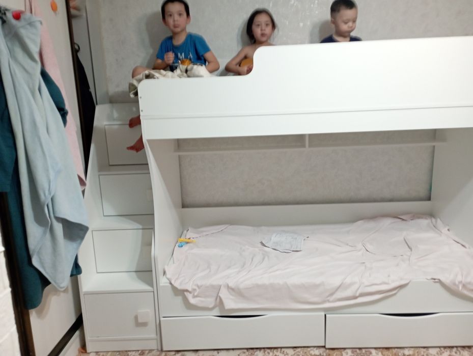 Кровать 2 ярусная с матрасами
