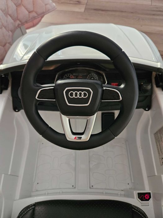 Акумулаторен джип Audi RS Q8