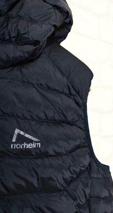 Norheim Дамска грейка / яке без ръкави с пух и качулка размер L НОВО