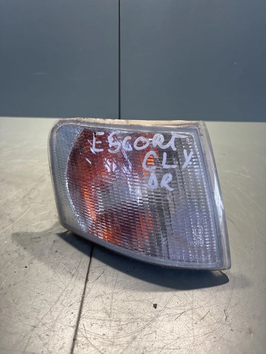 Lampa semnalizare fata dreapta 185087B Ford Escort 1995