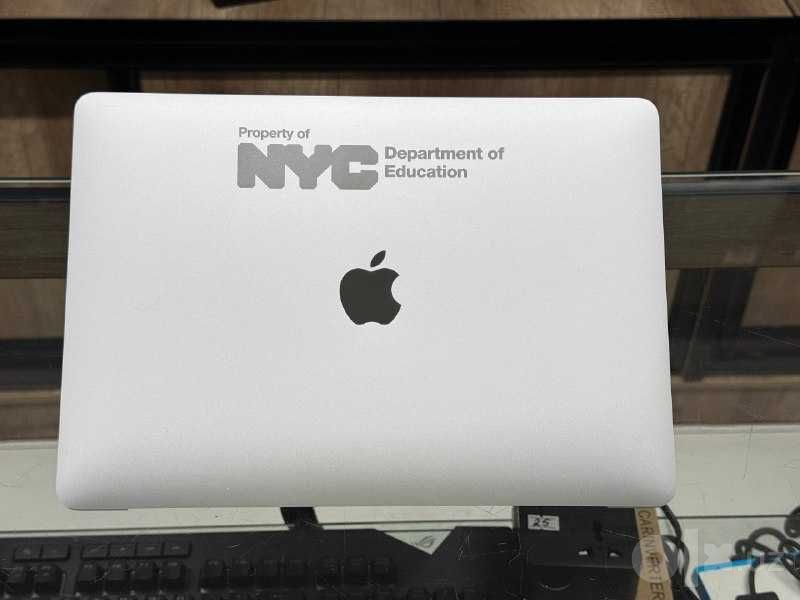 MacBook Air 13 M1 2020 ram 8 ssd 128 Как новый 1 цикл
