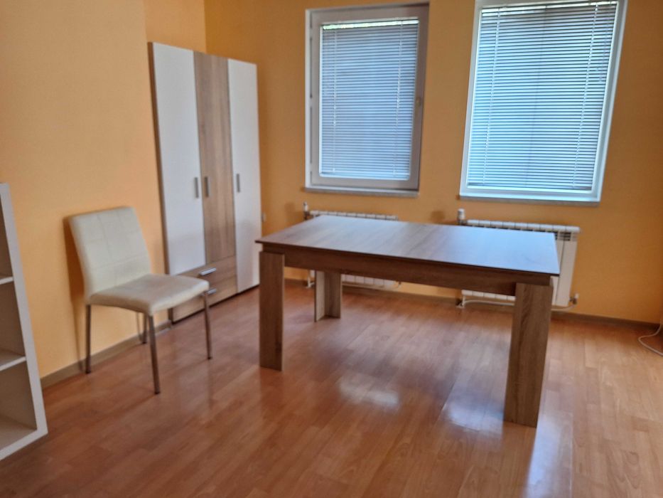 Дава се под наем Тристаен апартамент в Русе, Център - 75 кв.м за 306 € - Снимка #1