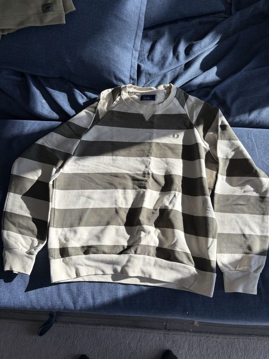 Alpha industries- S, FRED PERRY - M