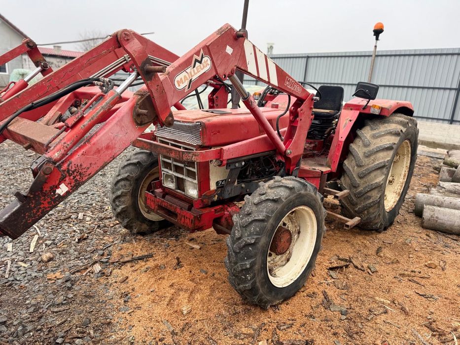 Tractor internațional ih 744 cu încărcător frontal recent adus