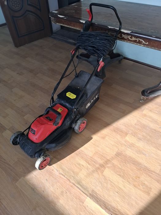 Продам газонакосилку