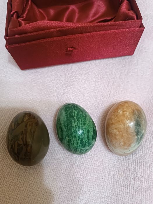 Яйца из натурального камня