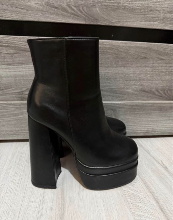 Botine negre cu platformă dublă și toc gros