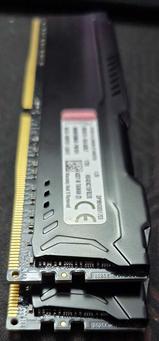 Рам Памет: Kingston HyperX 16GB (2x8GB) DDR4 2400MHz CL15