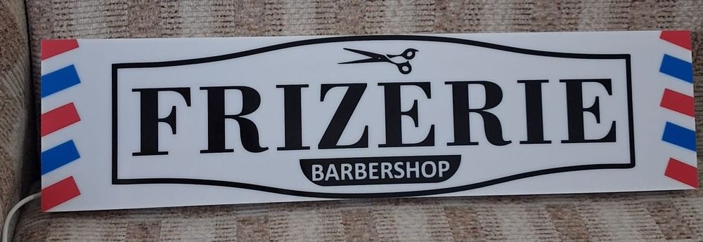 Firma luminoasa "Frizerie"
