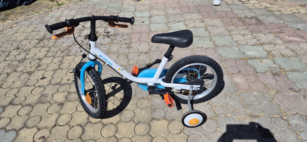 Vand bicicleta BTWIN  pt. copii cu roti ajutatoare
