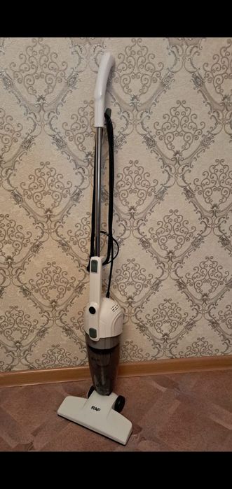 Пылесос вертикальный