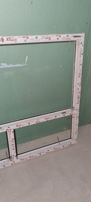 Продам балконную дверь с рамой