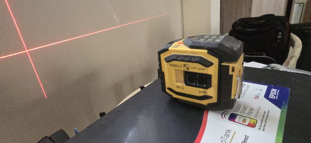 Nivela laser Stabila lax300