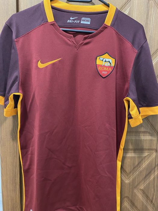 Футболна фланелка на Рома (AS Roma) – Домакински екип, Размер S (Състояние 9.5/10)