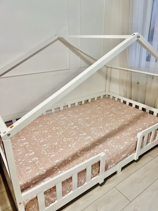 Pat copii design casuta Treviolo 120 x 200 cm lemn alb mat lacuit