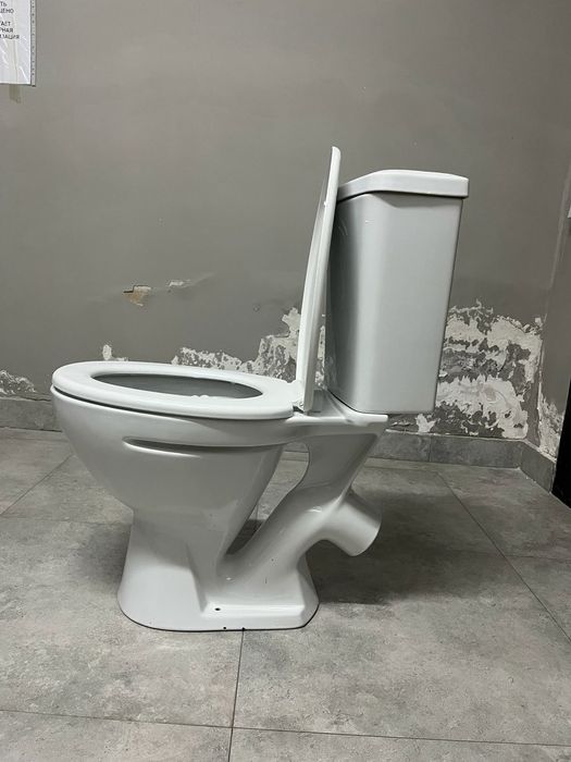 Комплект унитаз, сиденье, бачок
