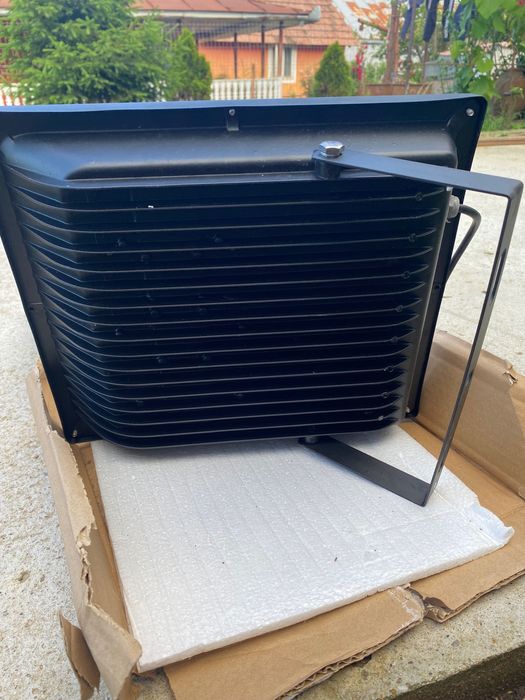 Lampă, Proiectoare 100w noi, lampi stradale