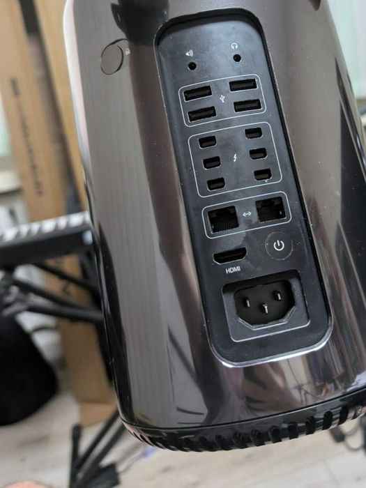 Стационарный компьютер Mac Pro 2013 ведро