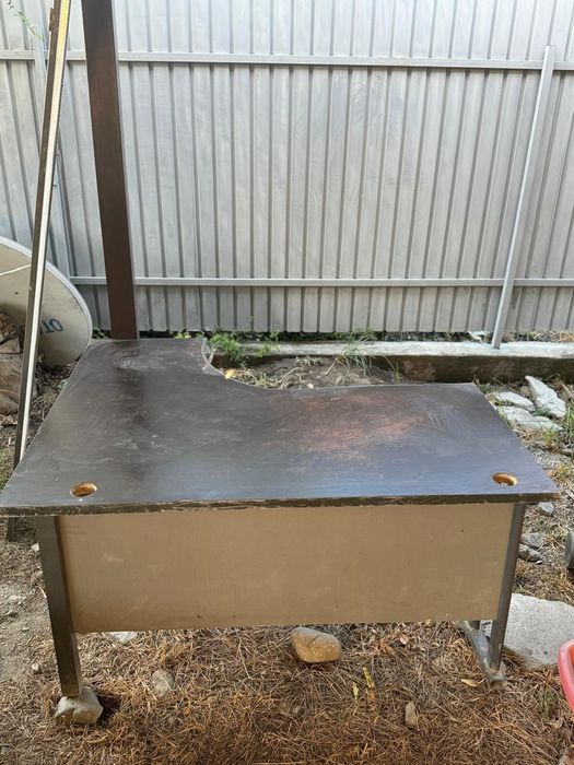 Продается деревянный стол