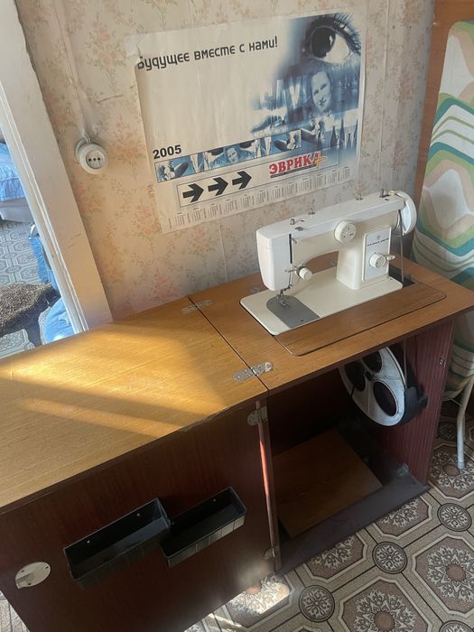 Швейная машина ретро