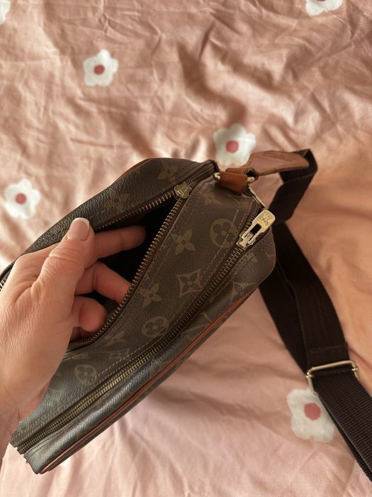 Poseta piele purtata apoi dusa la curatat