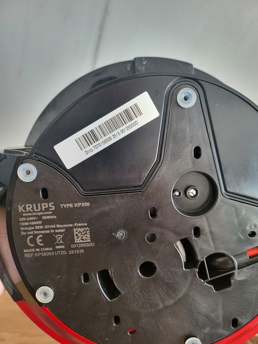 Дизайнерска кафе машина за капсули Nescafe Dolce Gusto Krups Drop в перфектно състояние и сензорни бутони