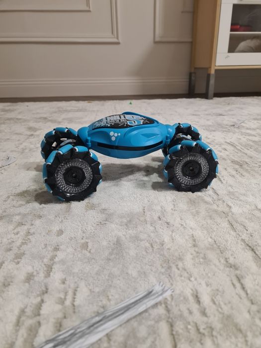 Машинка с пультом управления