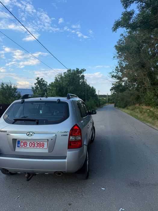Se vinde Hiunday Tucson 2005 4x4 , 2.00  dizel , recent adusă din Germania .Mașina se prezintă foarte bine estetic .